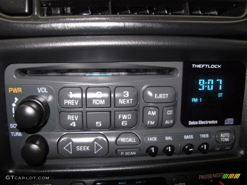 2001 Chevrolet Corvette Z06 Audio System Photo #64068101