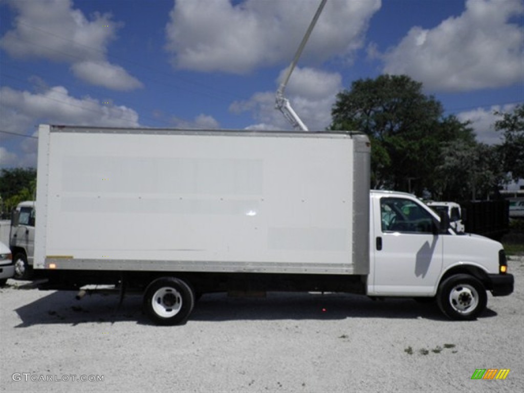 Summit White 2005 GMC Savana Cutaway 3500 Commercial Moving Truck Exterior Photo #64072178