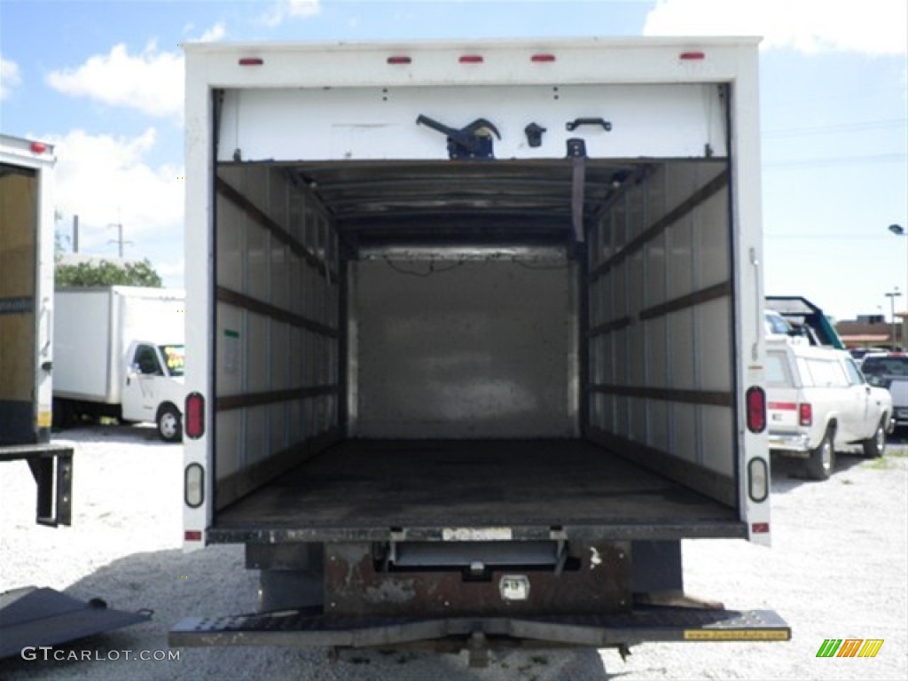 2005 GMC Savana Cutaway 3500 Commercial Moving Truck Trunk Photo #64072187