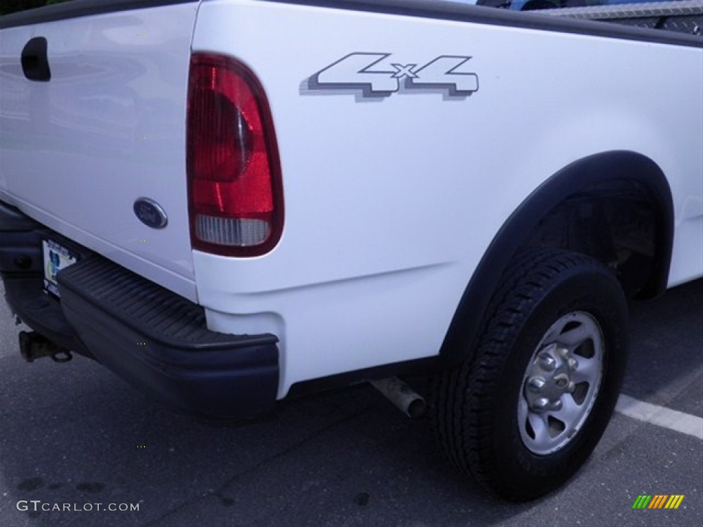 2002 F150 XL Regular Cab 4x4 - Oxford White / Medium Graphite photo #9