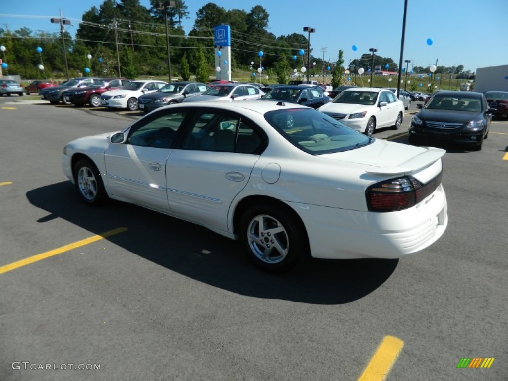 2004 Bonneville SE - Ivory White / Taupe photo #3