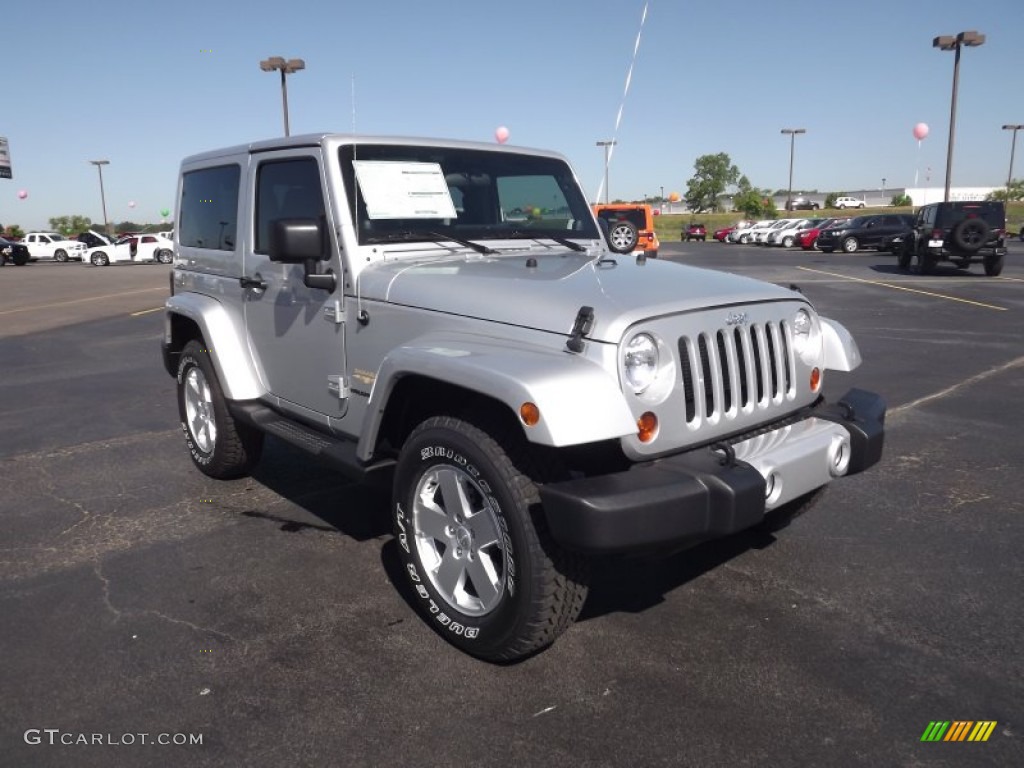 2012 Wrangler Sahara 4x4 - Bright Silver Metallic / Black/Dark Saddle photo #3