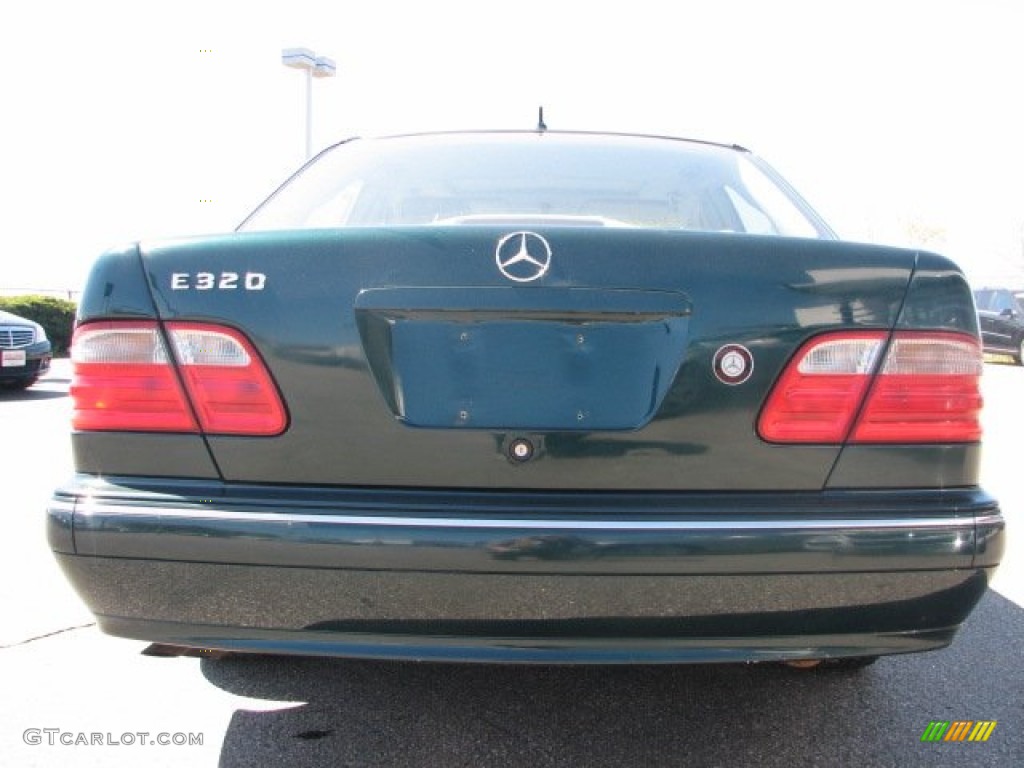 2002 E 320 Sedan - Everest Green Metallic / Oyster photo #4
