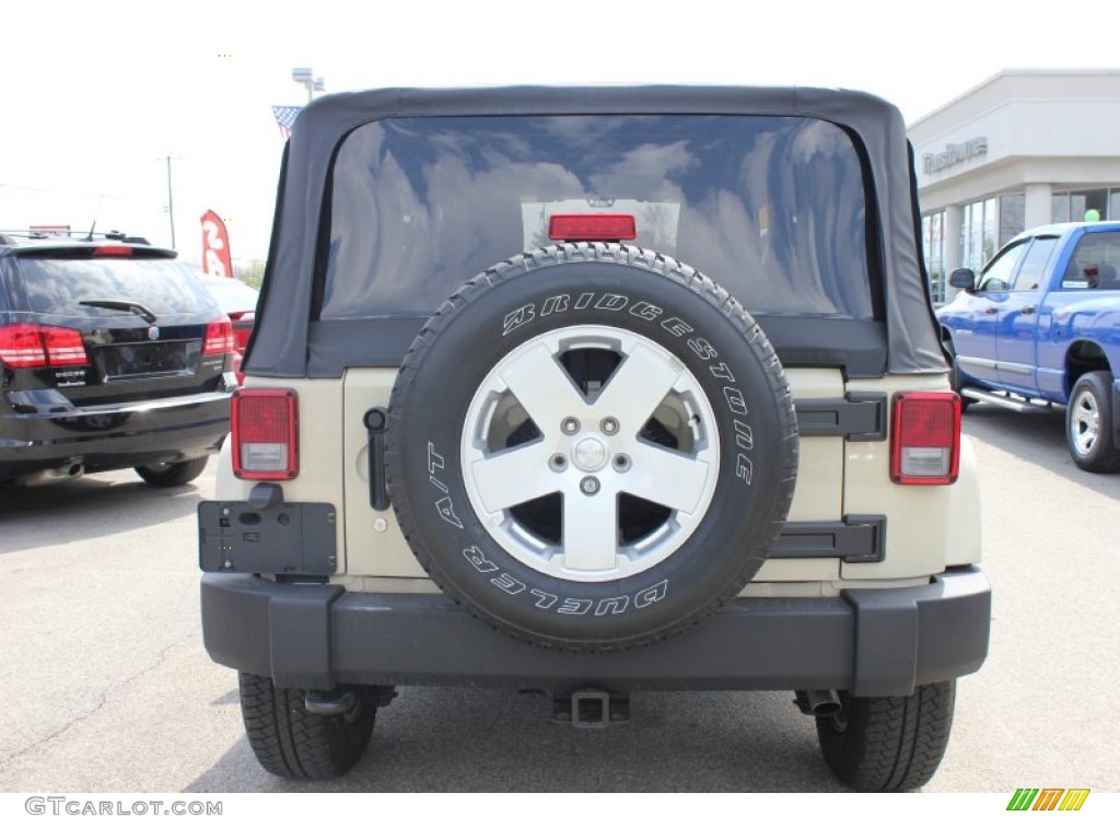 2011 Wrangler Sahara 4x4 - Sahara Tan / Black/Dark Saddle photo #13