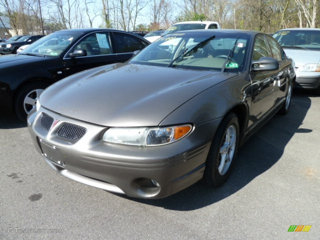 2002 Grand Prix GT Sedan - Champagne Beige Metallic / Graphite photo #4