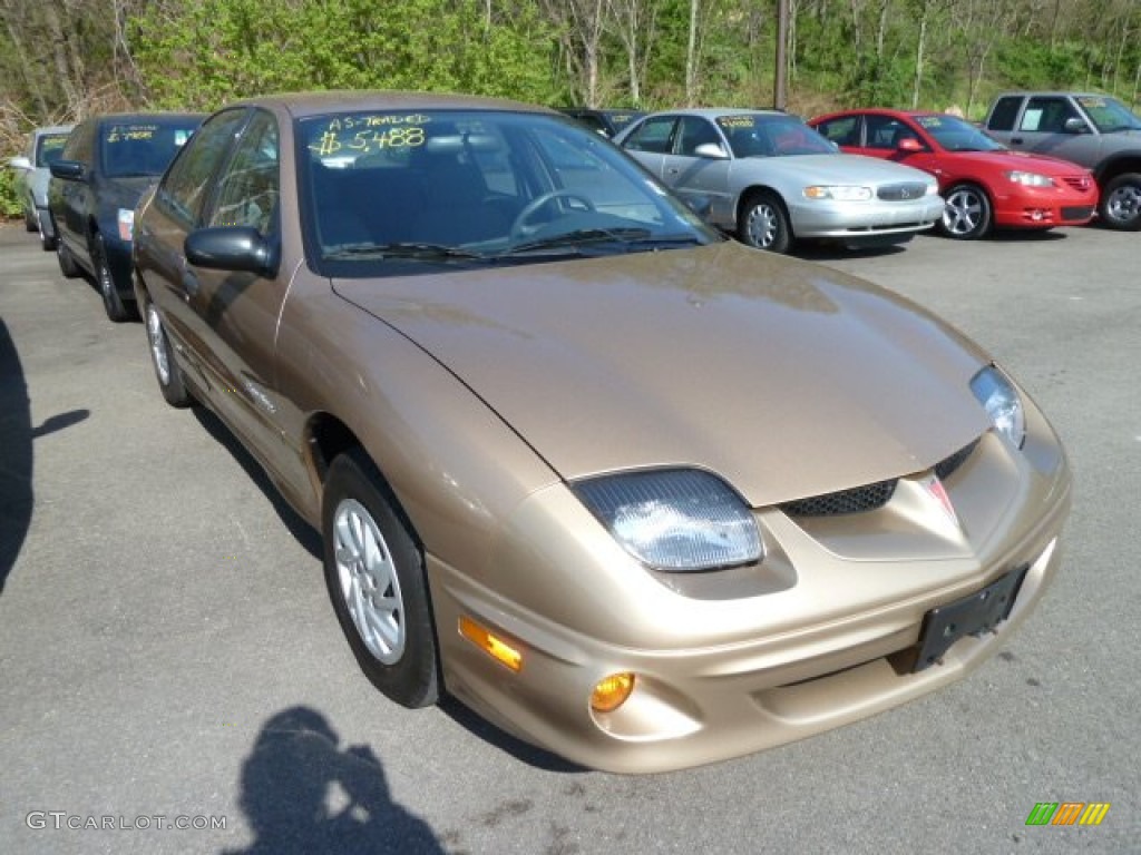 2000 Sunfire SE Sedan - Topaz Gold Metallic / Graphite photo #1