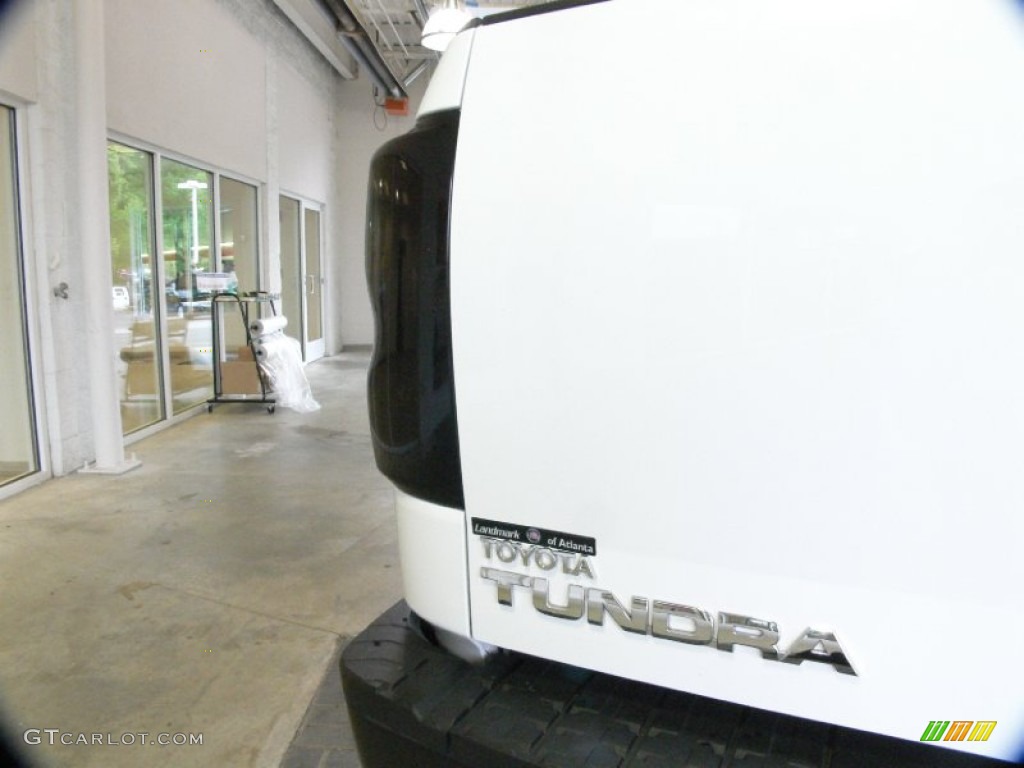 2011 Tundra Double Cab 4x4 - Super White / Graphite Gray photo #14