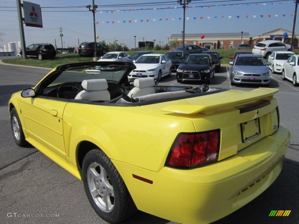 2003 Mustang V6 Convertible - Zinc Yellow / Medium Graphite photo #3