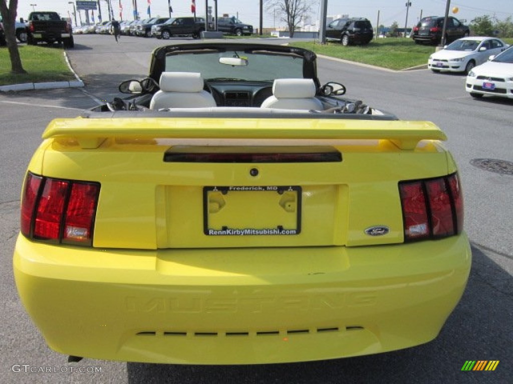 2003 Mustang V6 Convertible - Zinc Yellow / Medium Graphite photo #4