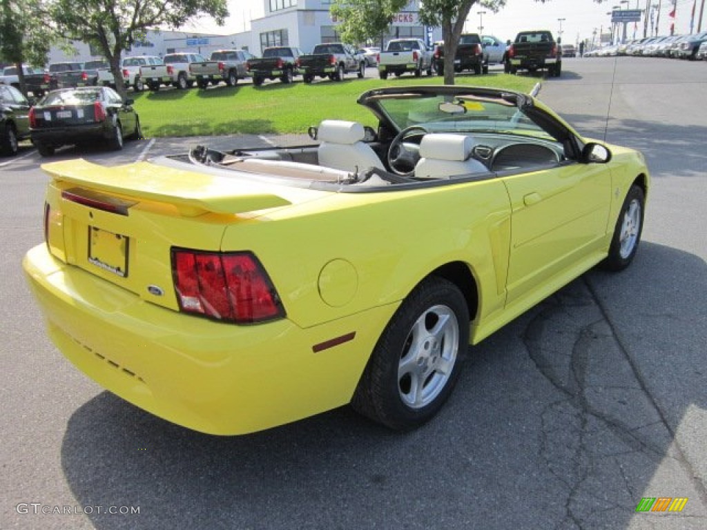 2003 Mustang V6 Convertible - Zinc Yellow / Medium Graphite photo #5