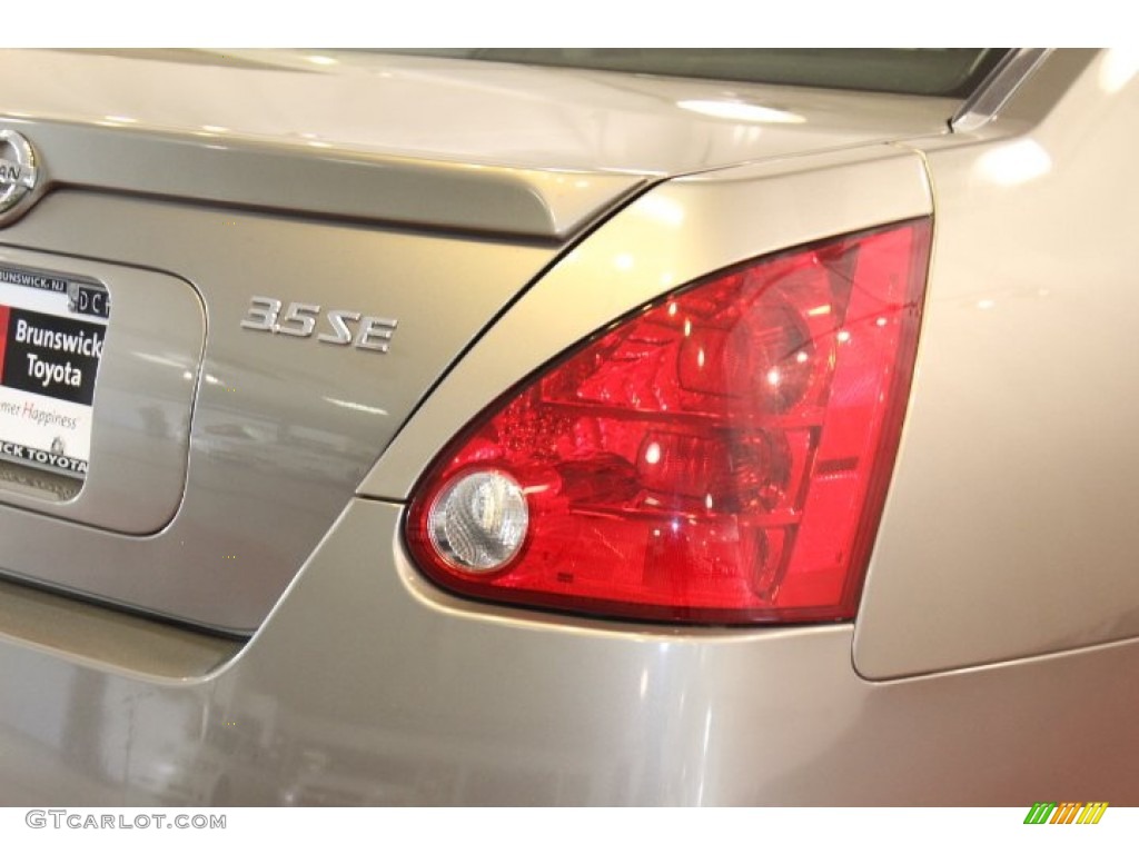 2004 Maxima 3.5 SE - Spirited Bronze / Black photo #16