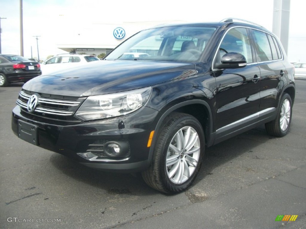 2012 Tiguan SE 4Motion - Deep Black Metallic / Black photo #5