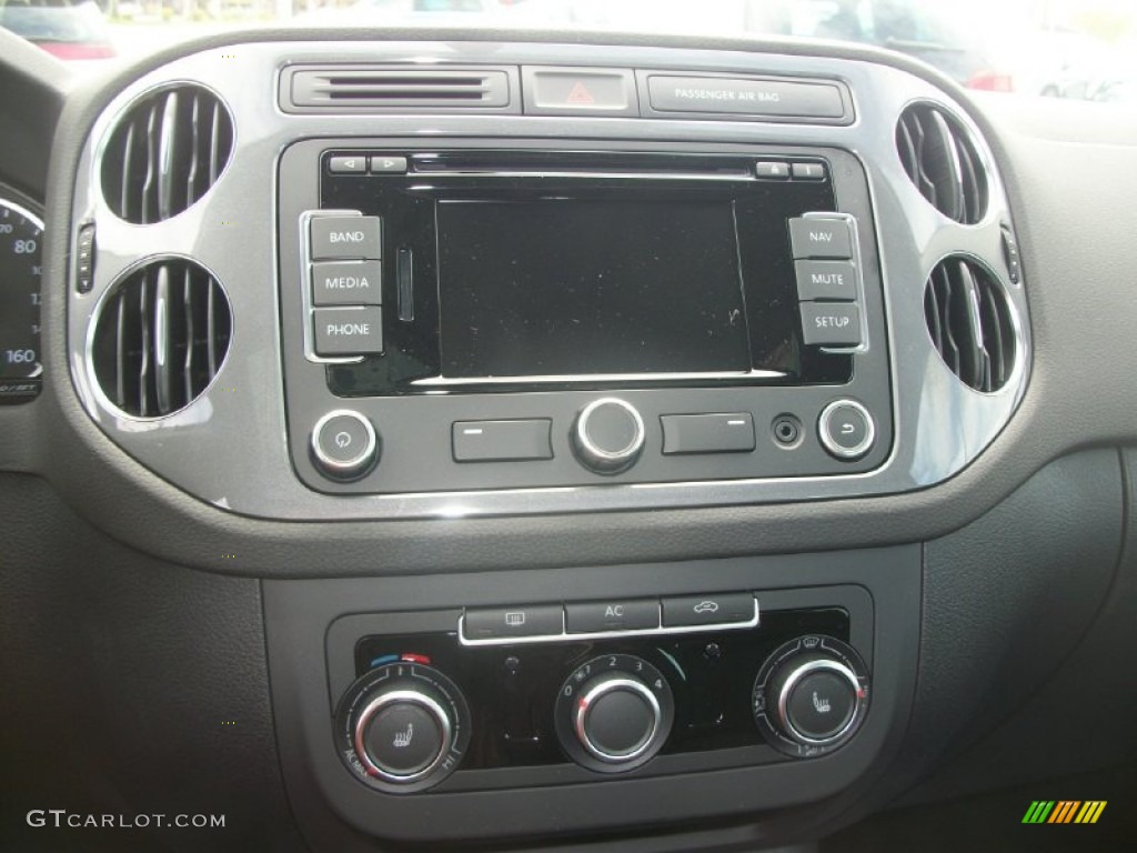 2012 Tiguan SE 4Motion - Deep Black Metallic / Black photo #13