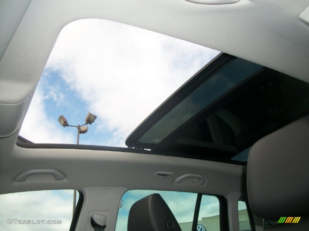 2012 Tiguan SE 4Motion - Deep Black Metallic / Black photo #16