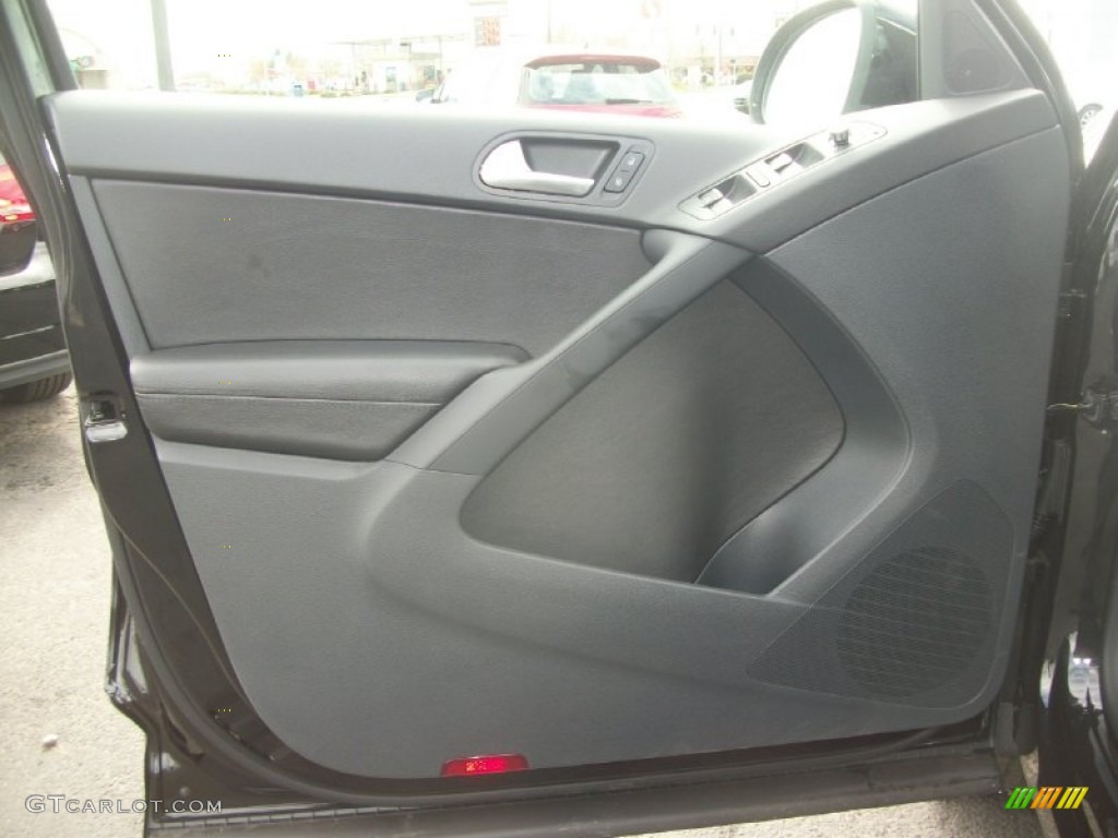 2012 Tiguan SE 4Motion - Deep Black Metallic / Black photo #17