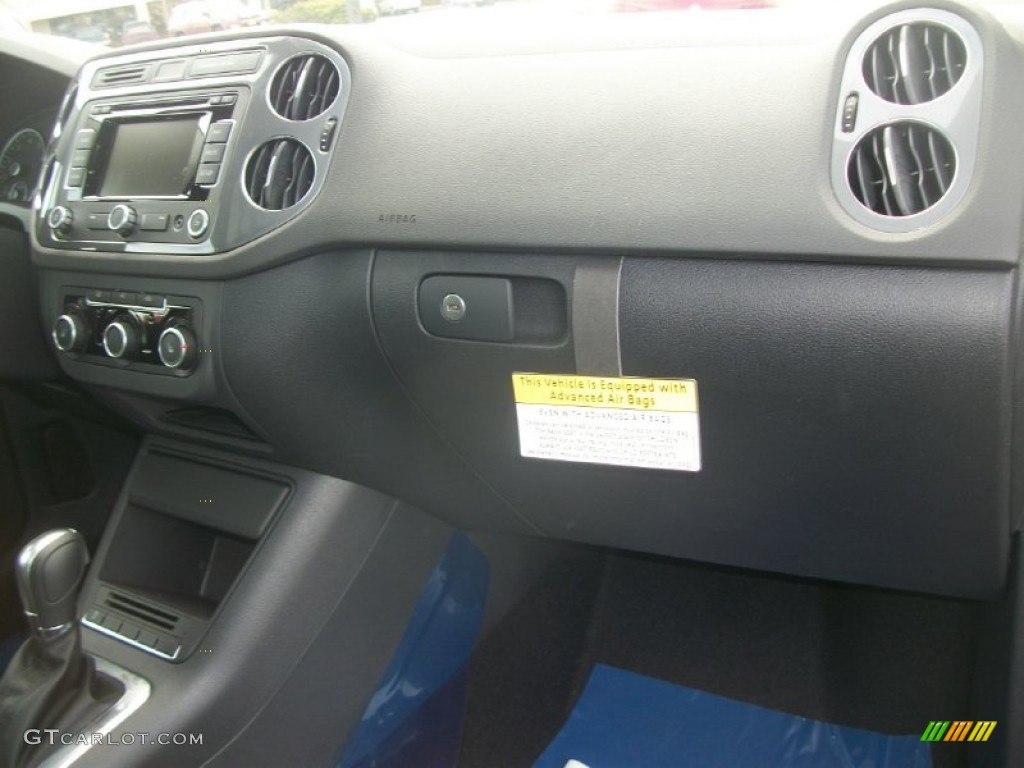 2012 Tiguan SE 4Motion - Deep Black Metallic / Black photo #18