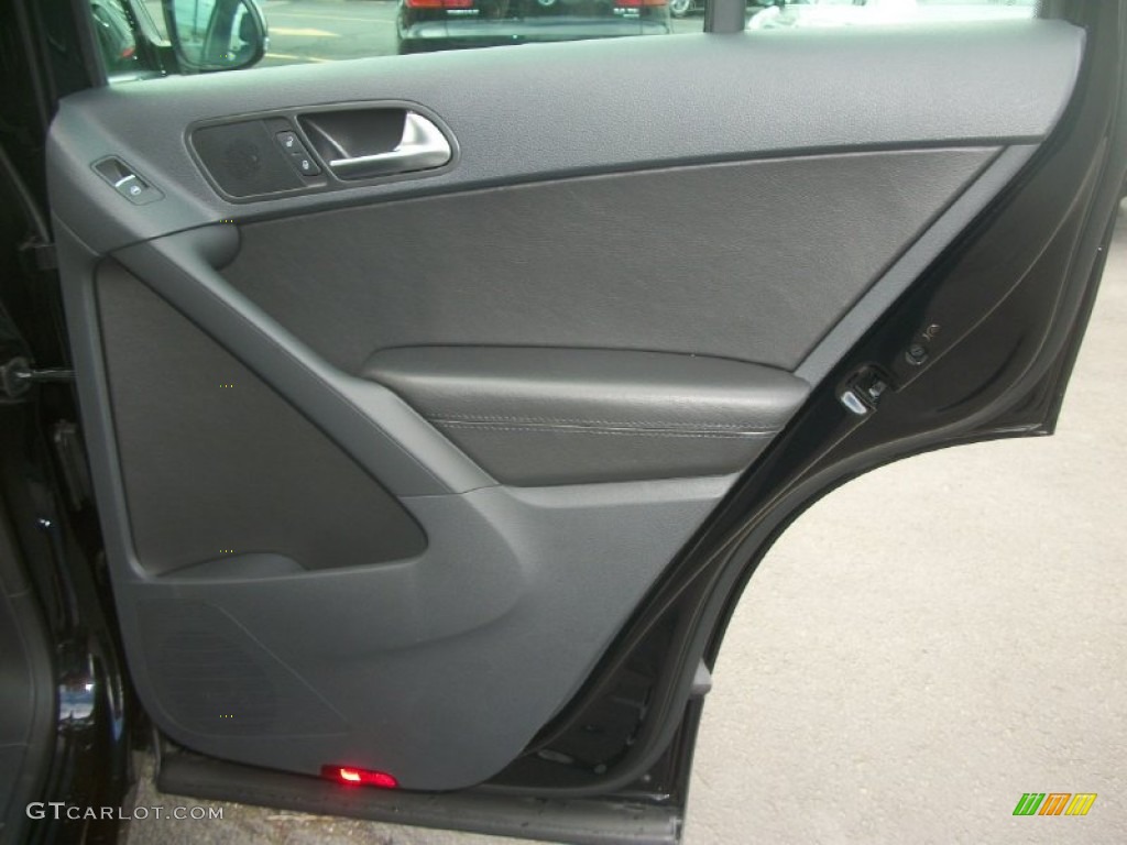 2012 Tiguan SE 4Motion - Deep Black Metallic / Black photo #24