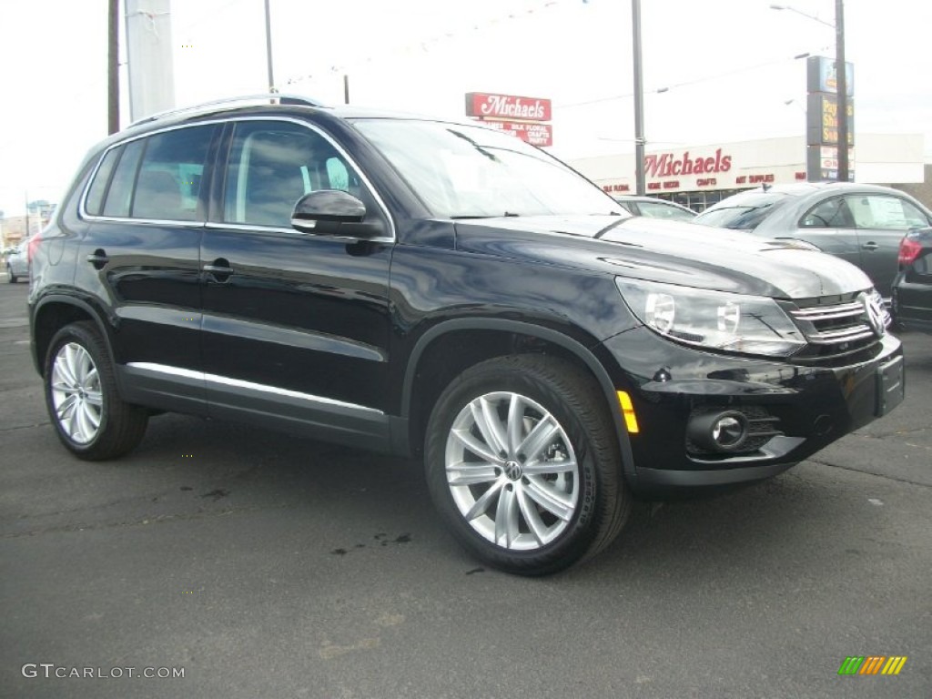 2012 Tiguan SE 4Motion - Deep Black Metallic / Black photo #32