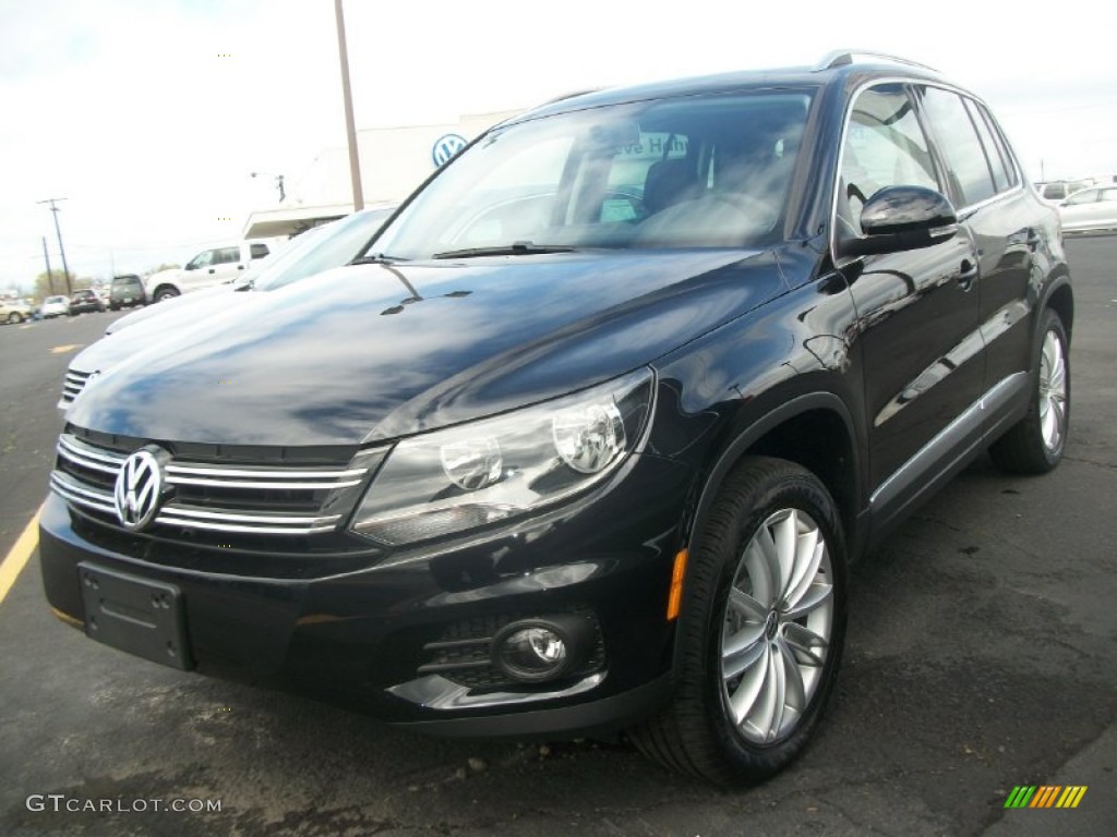 2012 Tiguan SE 4Motion - Deep Black Metallic / Black photo #5