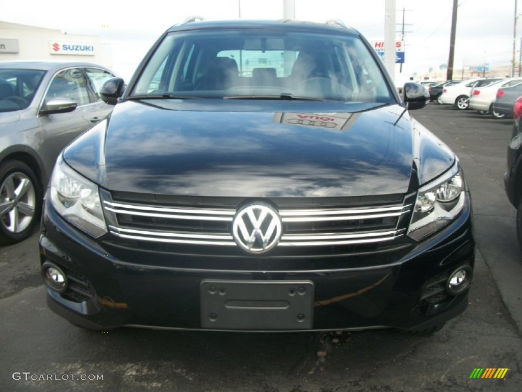 2012 Tiguan SE 4Motion - Deep Black Metallic / Black photo #6