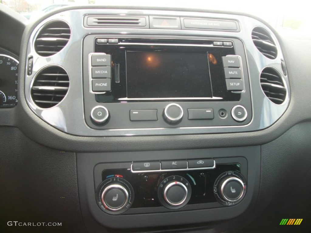 2012 Tiguan SE 4Motion - Deep Black Metallic / Black photo #13