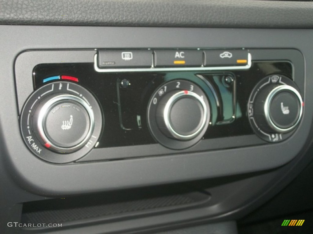 2012 Tiguan SE 4Motion - Deep Black Metallic / Black photo #15