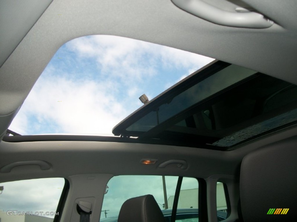 2012 Volkswagen Tiguan SE 4Motion Sunroof Photos