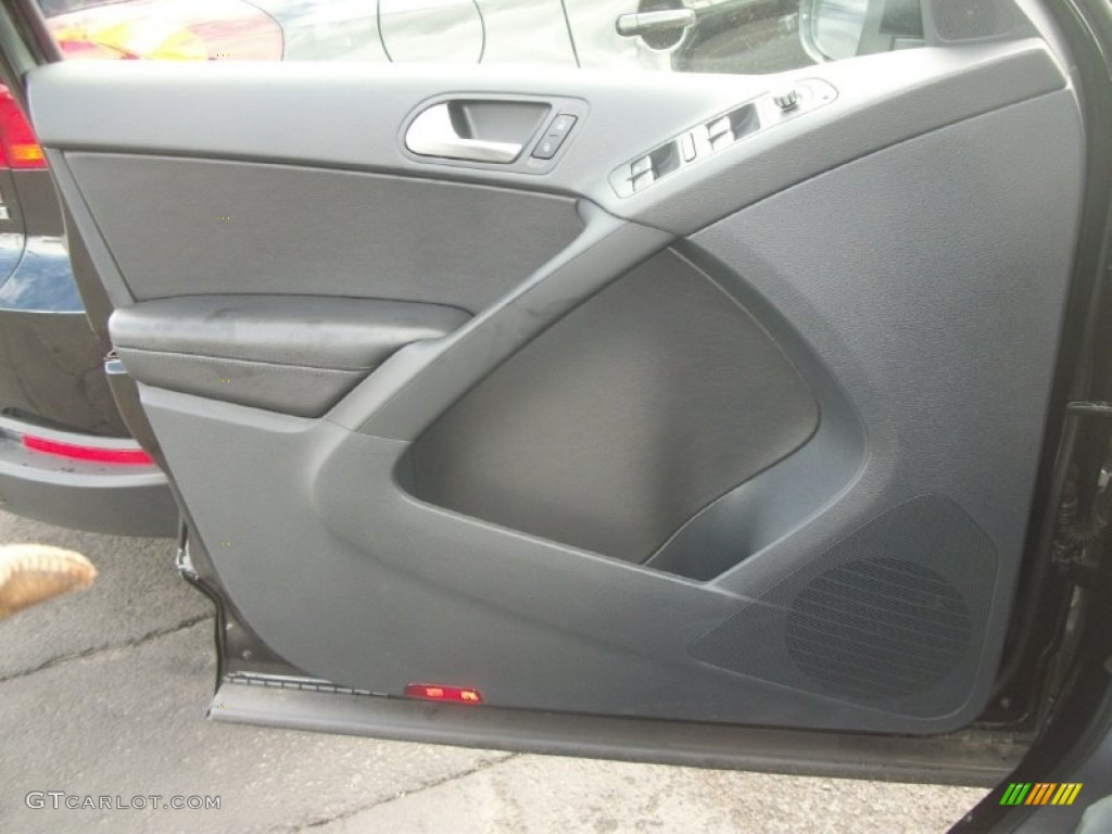 2012 Tiguan SE 4Motion - Deep Black Metallic / Black photo #17