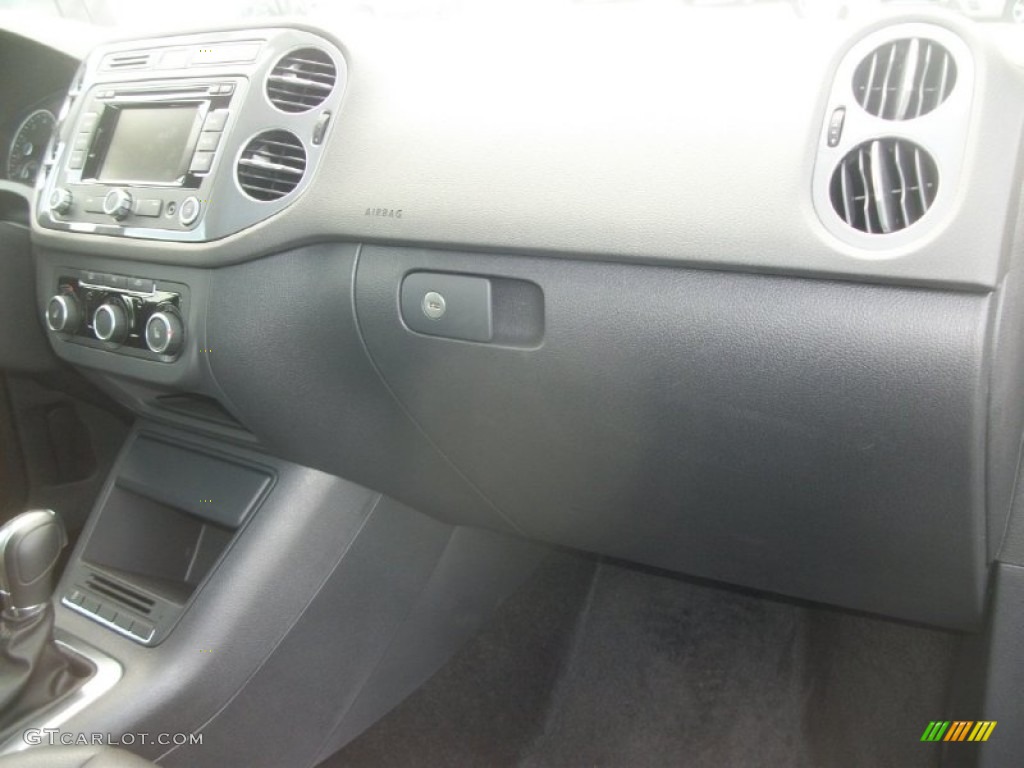 2012 Tiguan SE 4Motion - Deep Black Metallic / Black photo #18