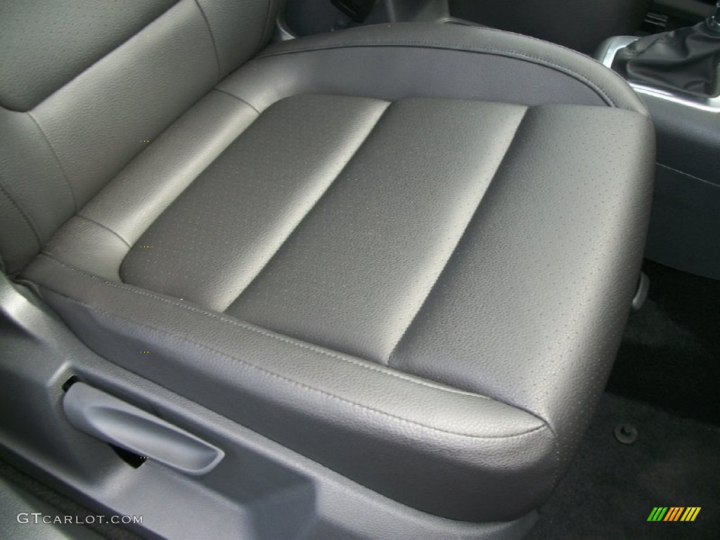 2012 Tiguan SE 4Motion - Deep Black Metallic / Black photo #19