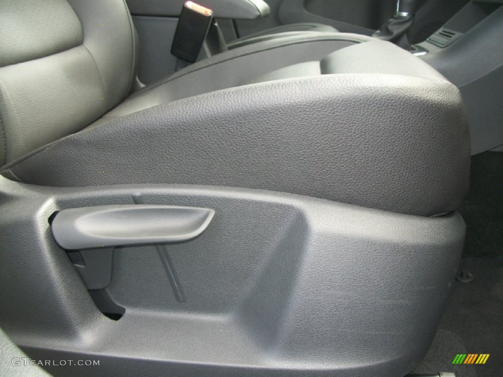 2012 Tiguan SE 4Motion - Deep Black Metallic / Black photo #21
