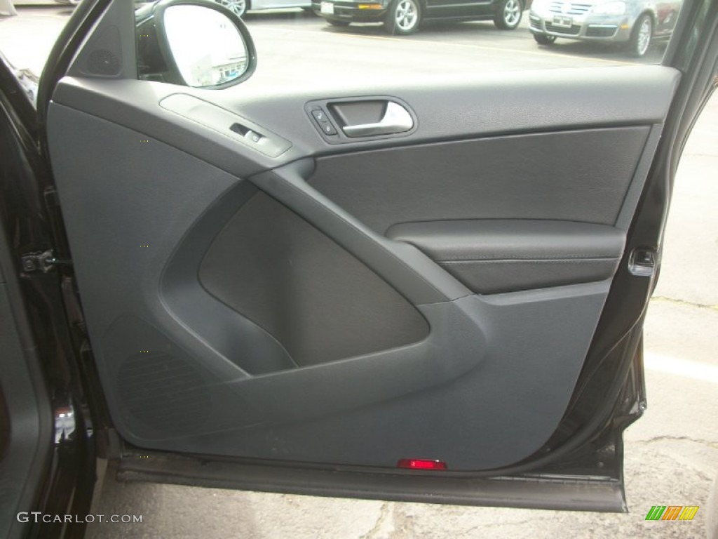 2012 Tiguan SE 4Motion - Deep Black Metallic / Black photo #22