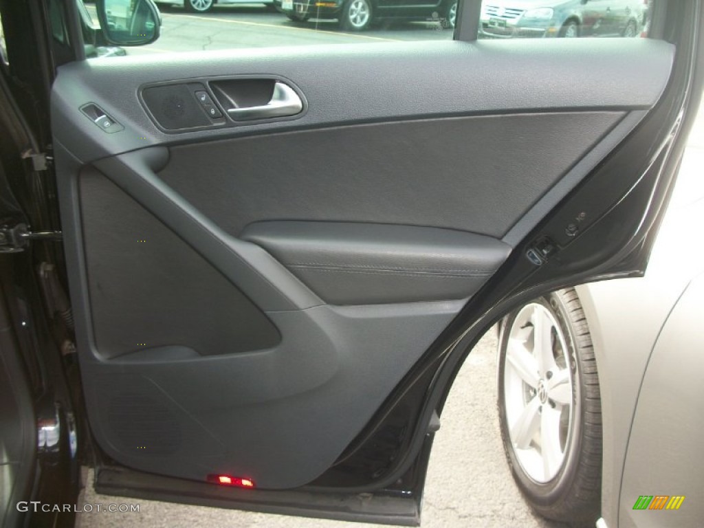 2012 Tiguan SE 4Motion - Deep Black Metallic / Black photo #24