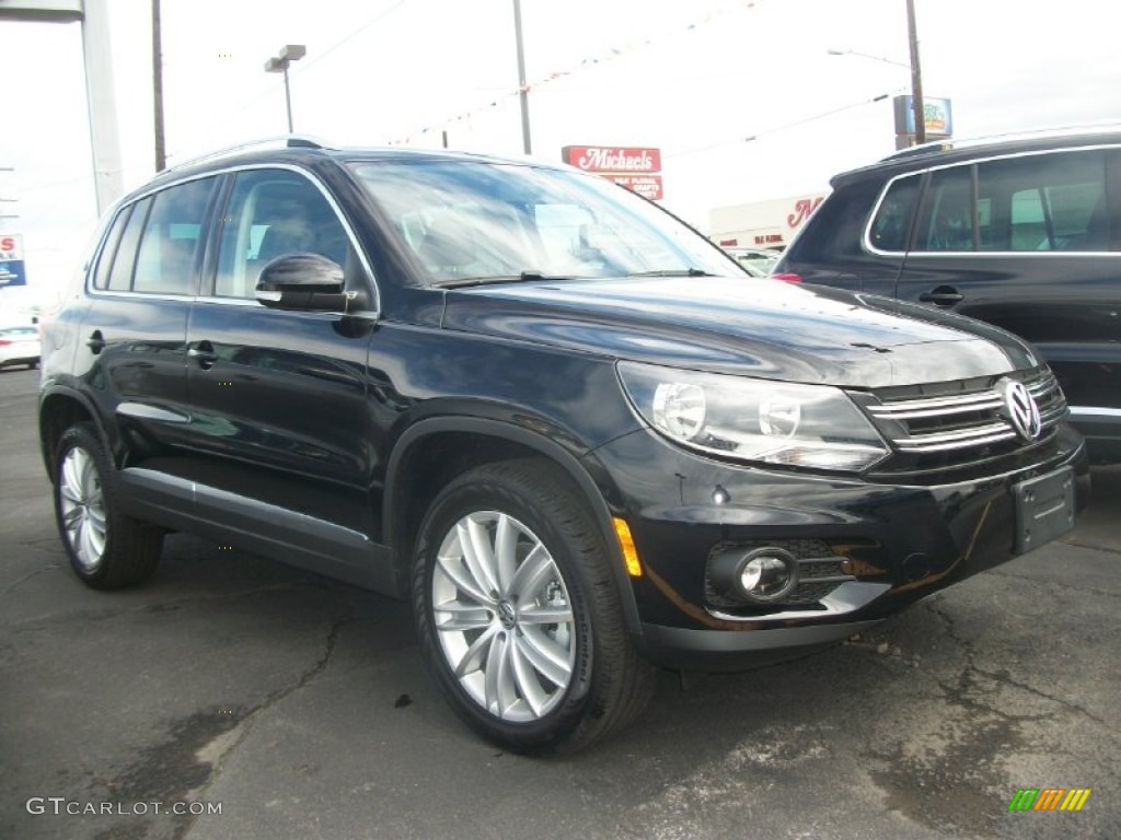 2012 Tiguan SE 4Motion - Deep Black Metallic / Black photo #32