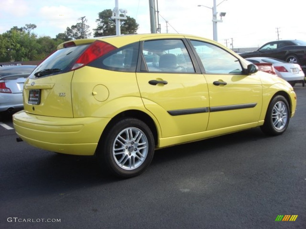 2003 Focus ZX5 Hatchback - Screaming Yellow / Medium Graphite photo #3