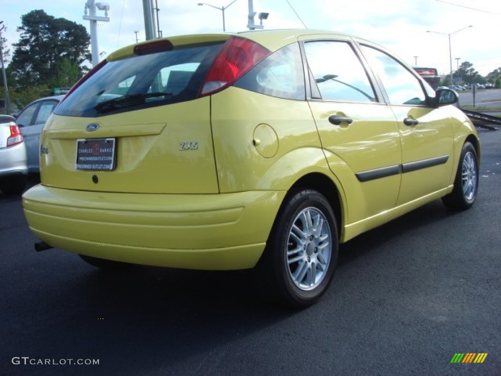2003 Focus ZX5 Hatchback - Screaming Yellow / Medium Graphite photo #4