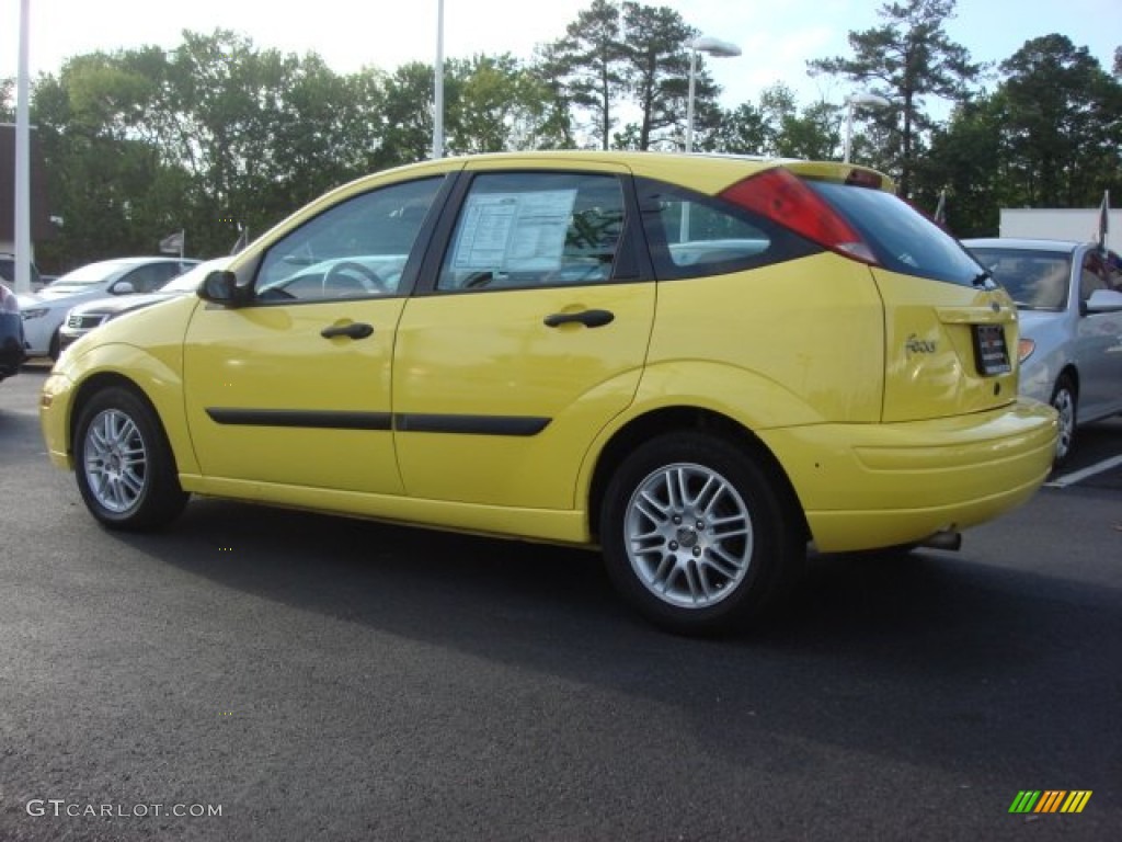 2003 Focus ZX5 Hatchback - Screaming Yellow / Medium Graphite photo #5