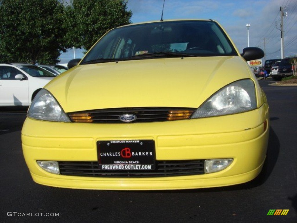 2003 Focus ZX5 Hatchback - Screaming Yellow / Medium Graphite photo #8