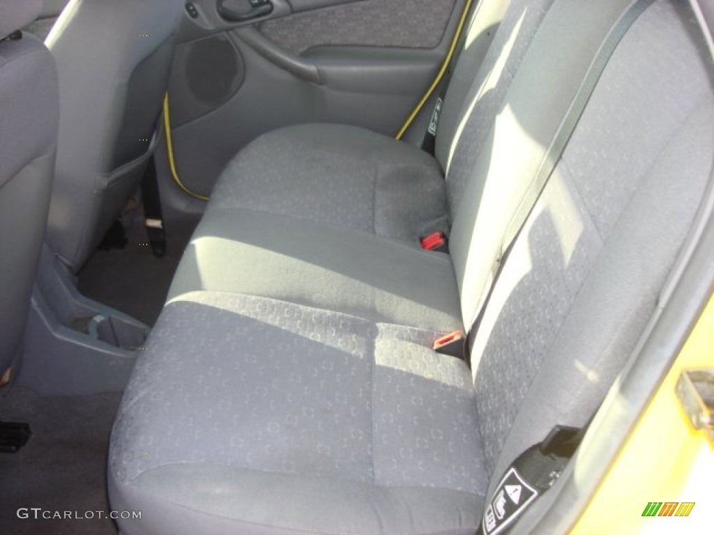 2003 Focus ZX5 Hatchback - Screaming Yellow / Medium Graphite photo #10