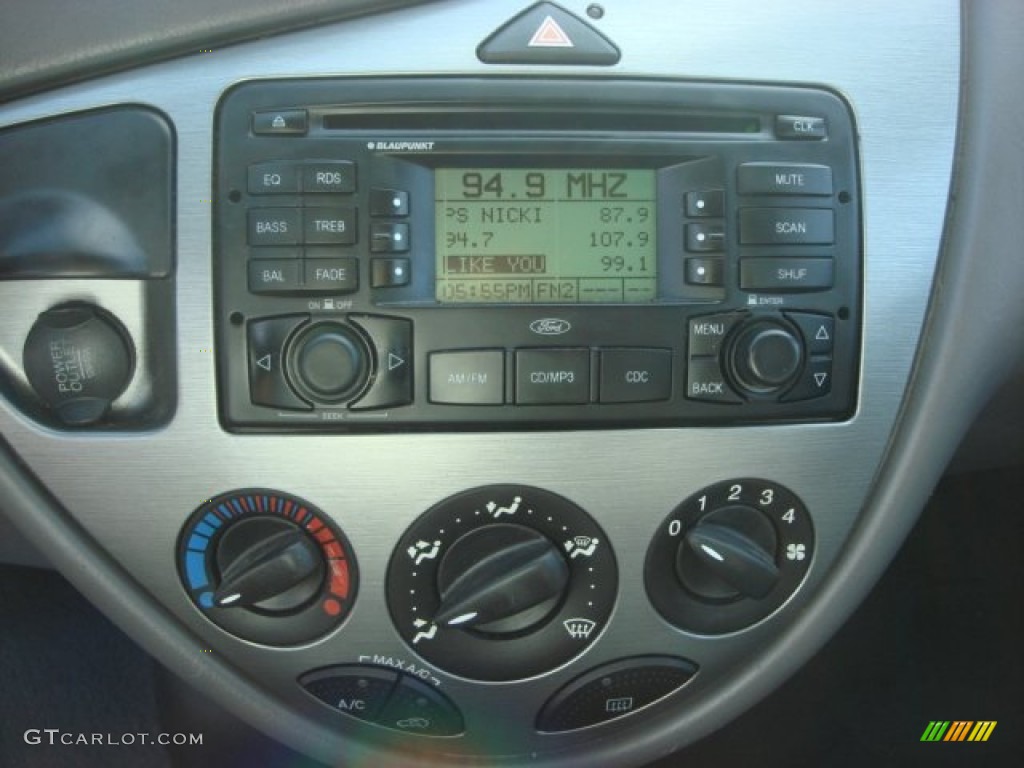 2003 Focus ZX5 Hatchback - Screaming Yellow / Medium Graphite photo #13