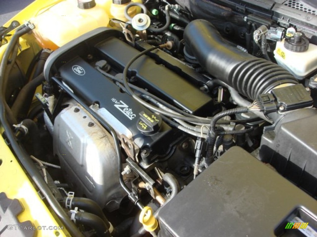 2003 Focus ZX5 Hatchback - Screaming Yellow / Medium Graphite photo #20