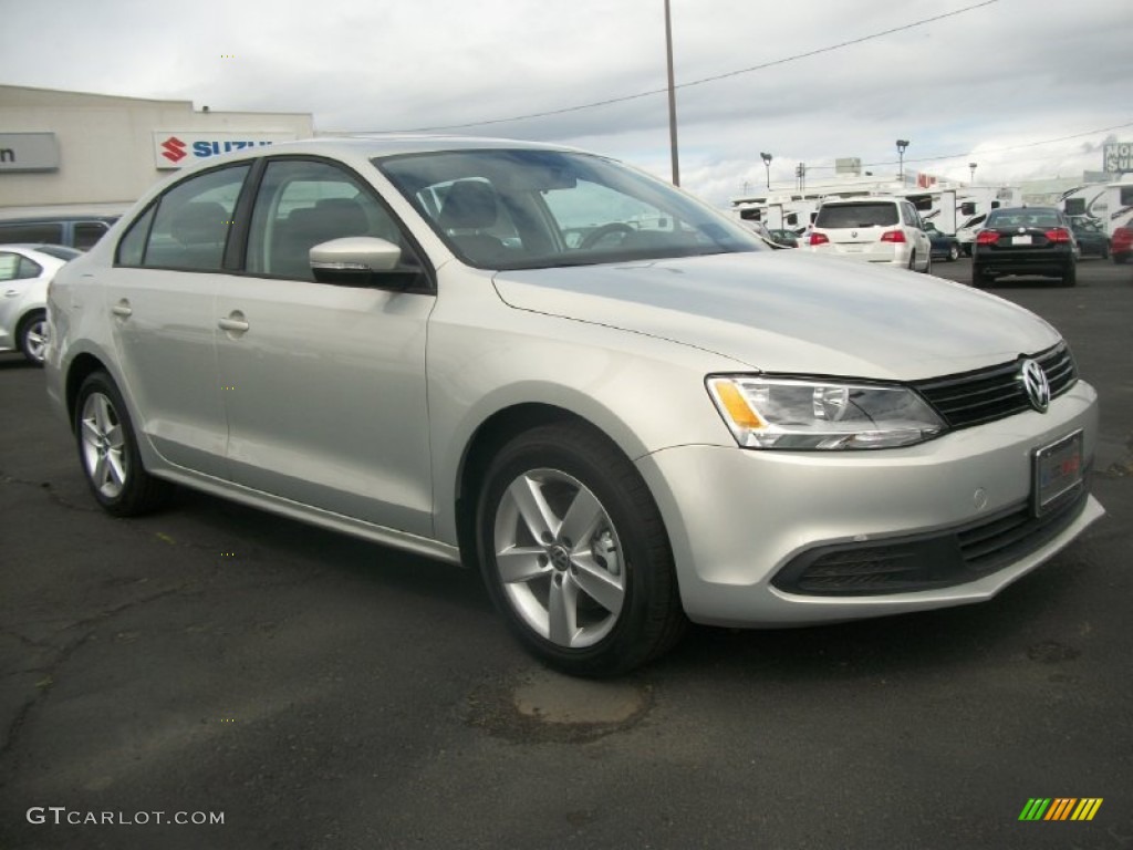 White Gold Metallic Volkswagen Jetta