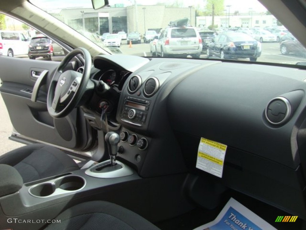2011 Rogue S AWD - Platinum Graphite / Black photo #22