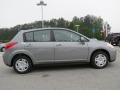 Magnetic Gray Metallic - Versa 1.8 S Hatchback Photo No. 6