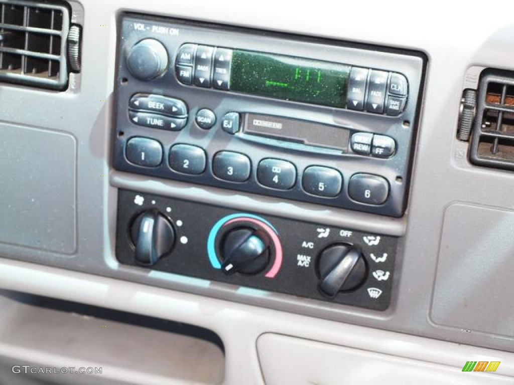 1999 Ford F250 Super Duty XLT Regular Cab Audio System Photo #64123231