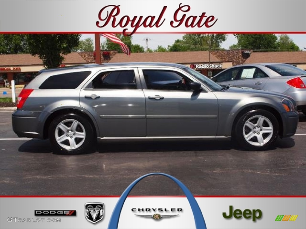 2005 Magnum SXT - Mineral Gray Metallic / Dark Slate Gray/Light Graystone photo #1