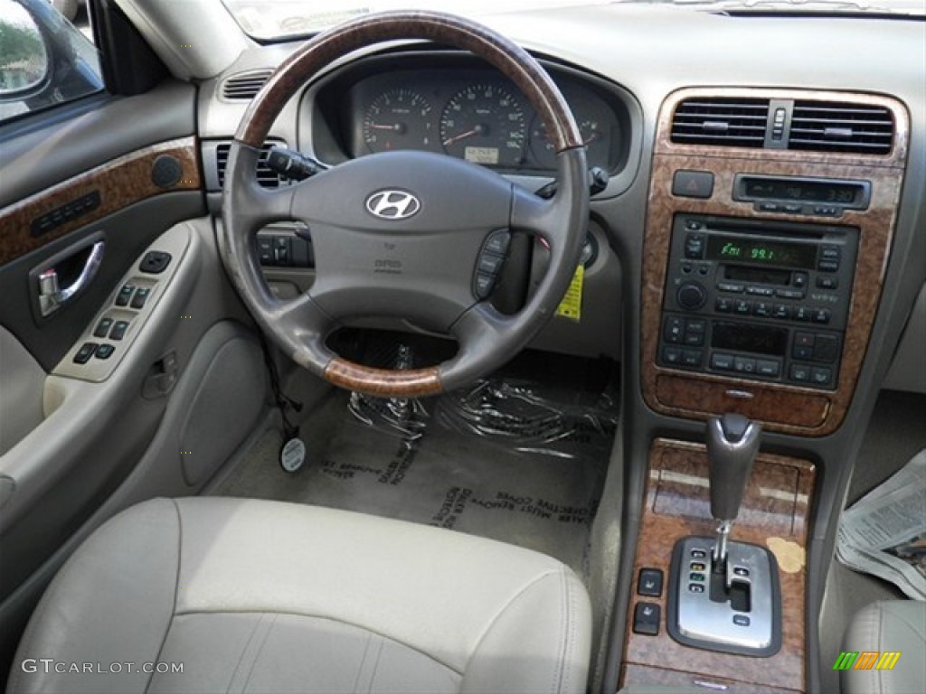 2004 XG350 Sedan - Black Obsidian / Gray photo #20
