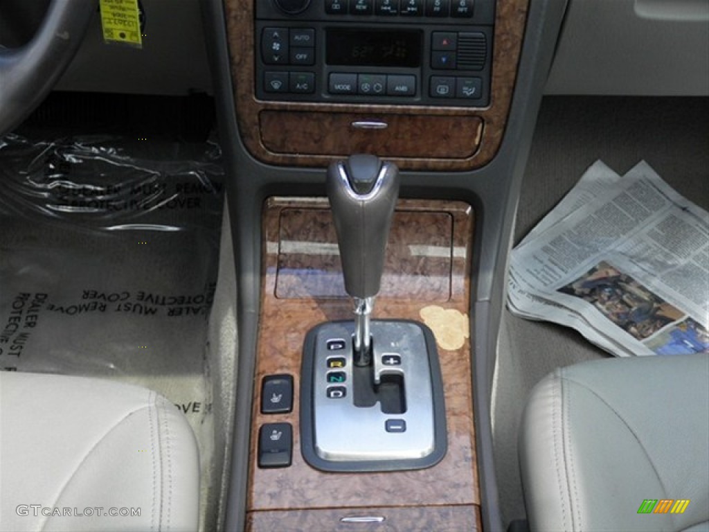 2004 XG350 Sedan - Black Obsidian / Gray photo #23