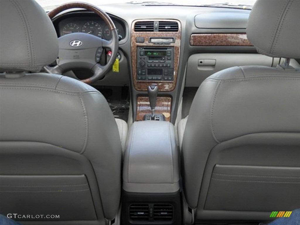 2004 XG350 Sedan - Black Obsidian / Gray photo #25