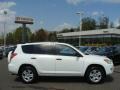 Super White - RAV4 4WD Photo No. 1